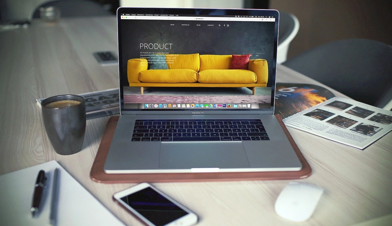 Influencing consumer decisions – online and off Brand Speak Market Research Influencing consumer decisions – online and off Brand Speak Market Research